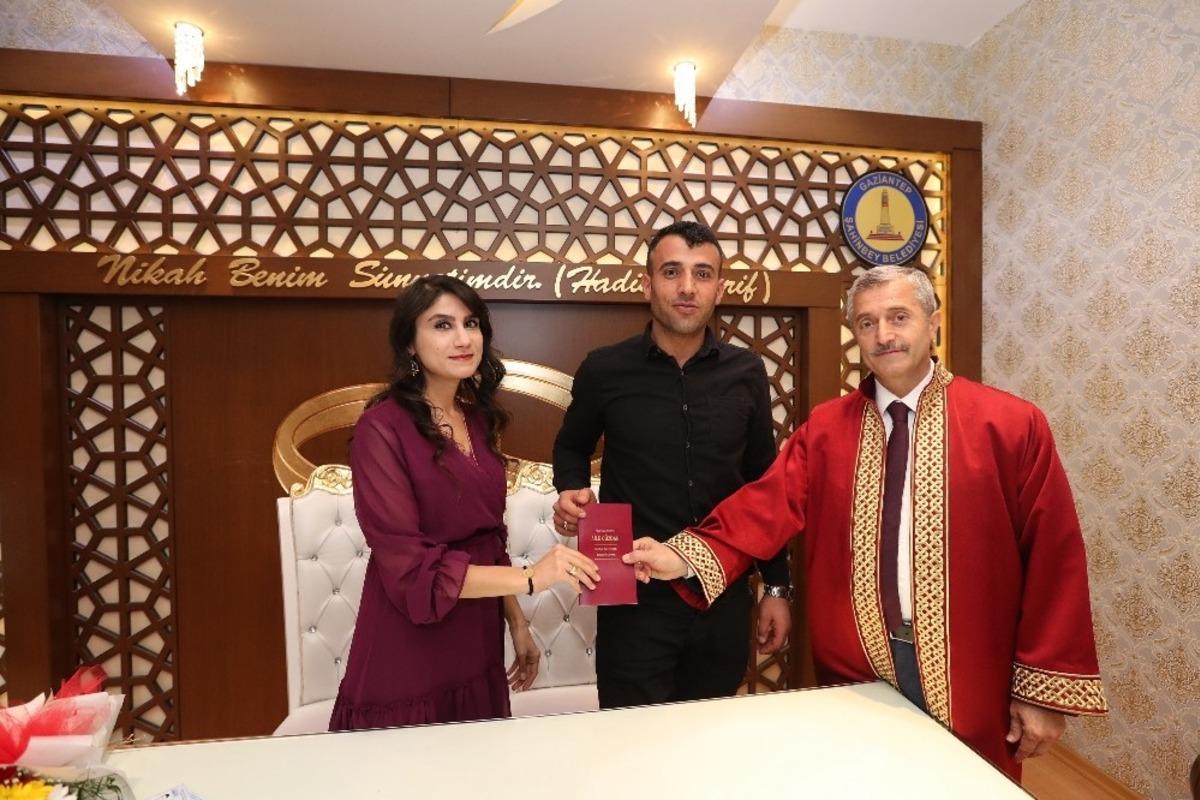 Başkan Tahmazoğlu&rsquo;ndan yeni &ccedil;iftlere s&uuml;rpriz