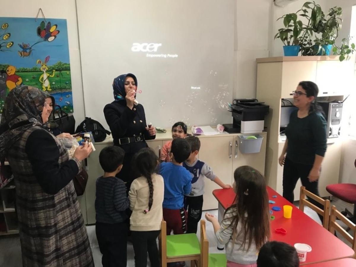 Başkan Arı&rsquo;nın eşi Melek Arı&rsquo;dan okullara ziyaret