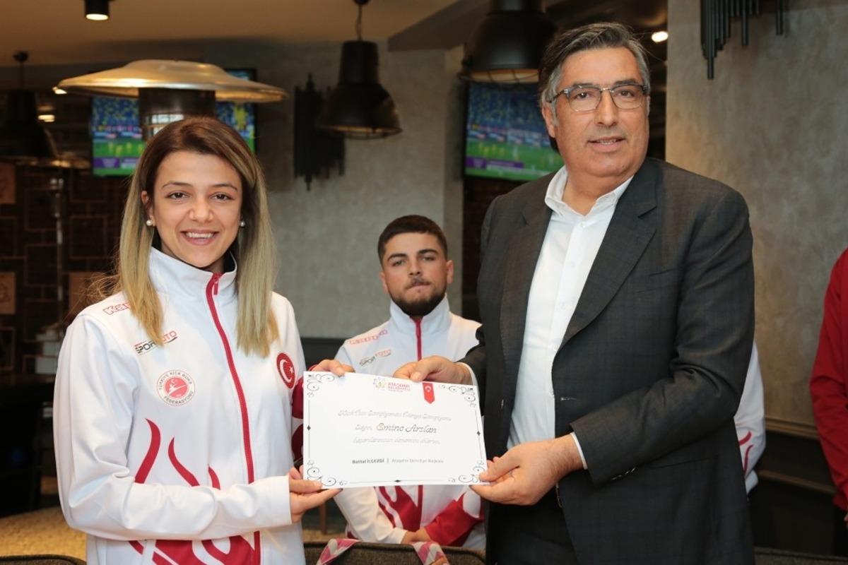 Ataşehirli sporculardan kick boksta b&uuml;y&uuml;k başarı