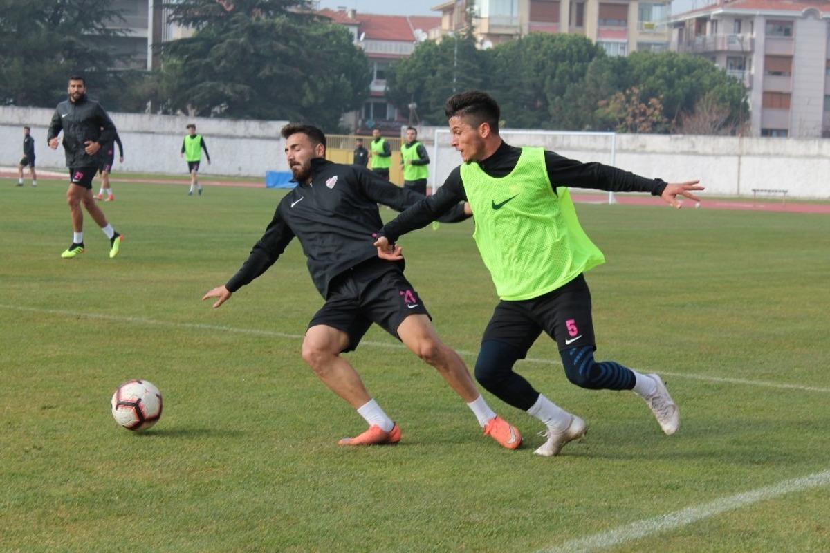 Isparta 32 Spor Teknik Direkt&ouml;r&uuml; Şeng&uuml;n: "Hedefimiz mutlak şampiyonluk"