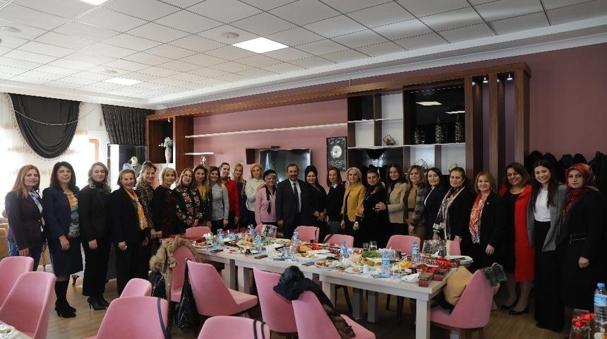 Başkan Demirel se&ccedil;ilmiş kadınları ağırladı