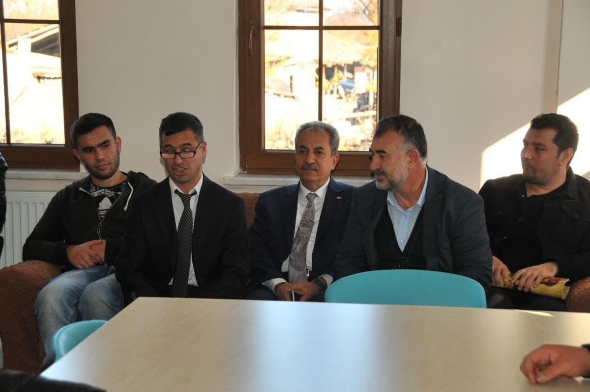 Başkan Akkaya, Engelsiz Yaşam Merkezi&rsquo;ni ziyaret etti