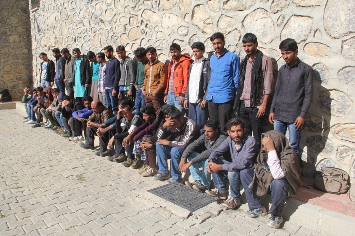 Başkale&rsquo;de 39 d&uuml;zensiz g&ouml;&ccedil;men yakalandı