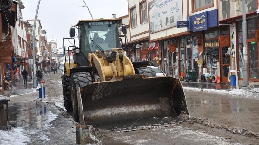 Pasinler Belediyesi karla m&uuml;cadele ediyor