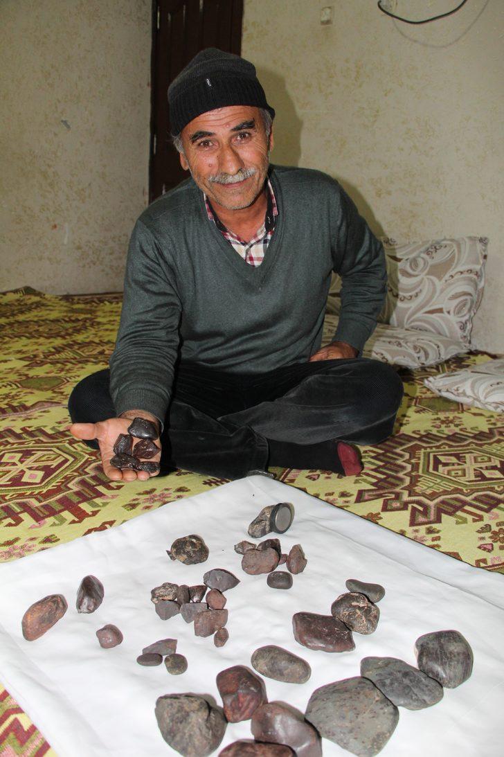 Tarlasında buldu!  Gök taşı olduğunu iddia ettiği taşlar için 2 milyon istiyor G2