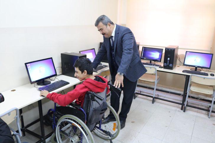 Liseli Anıl için engelsiz laboratuvar kuruldu G3