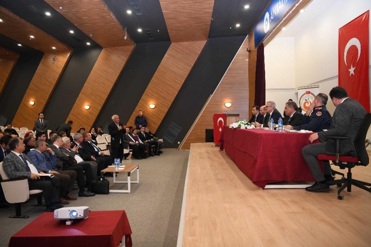 Vali Karaloğlu: " G&uuml;ndoğmuş, fırsatlar b&ouml;lgesi"