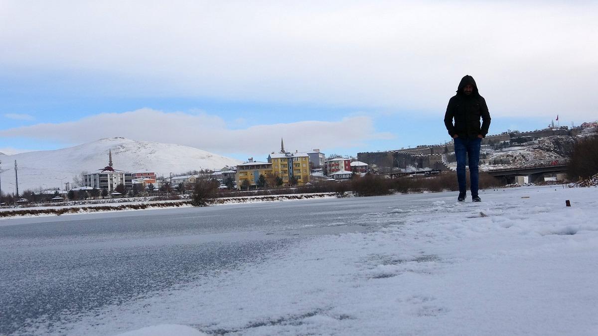 Kura Nehri buz tuttu