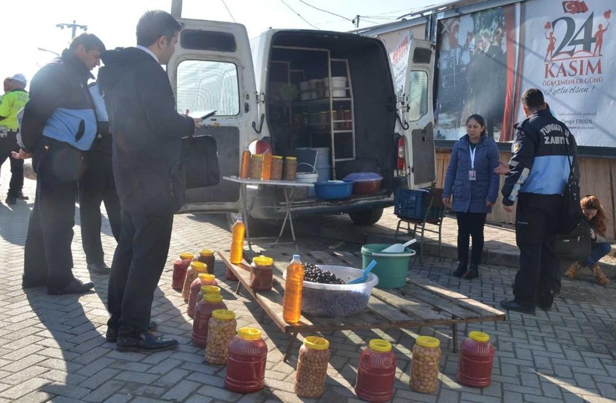 Manisa&rsquo;da seyyar satıcılara denetleme