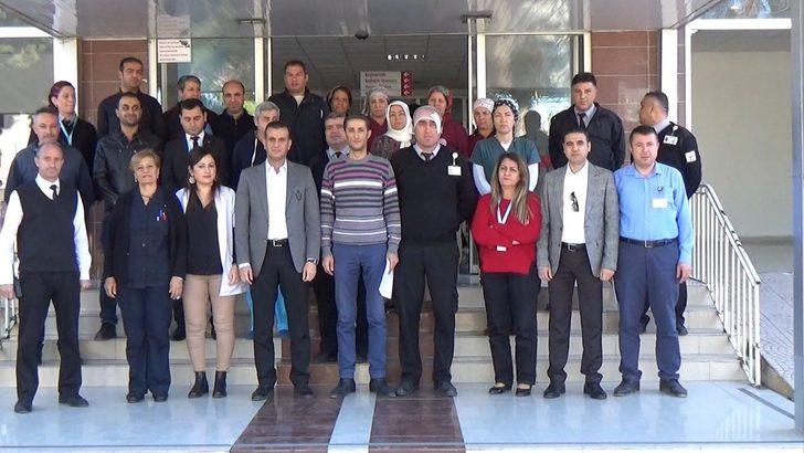 Hastanede 'kırmızı alana' sokmayan güvenlik görevlisini dövdüler G3