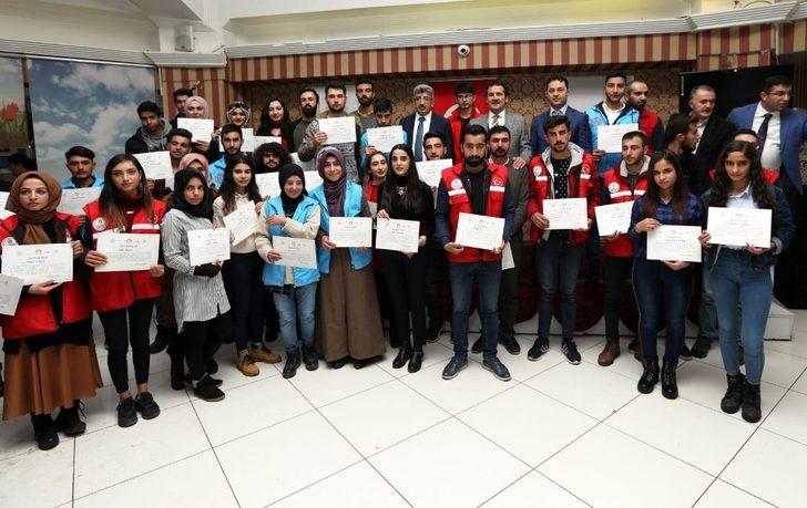 Vali Bilmez, gençlerle buluştu G1