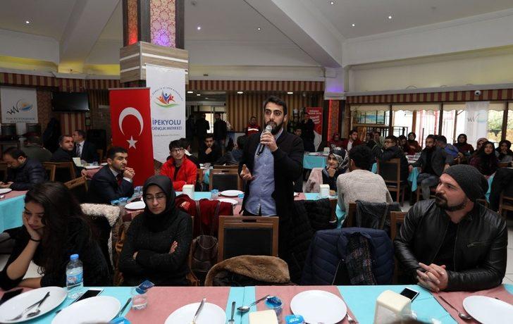 Vali Bilmez, gençlerle buluştu G4