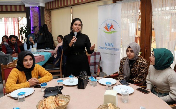 Vali Bilmez, gençlerle buluştu G5