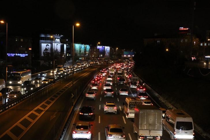 İstanbul'da trafik yoğunluğu yüzde 74'e ulaştı G2