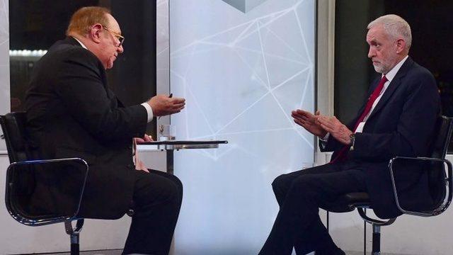 Andrew Neil, programına katılan İşçi Partisi lideri Jeremy Corbyn'i de sorularıyla zorlamıştı.