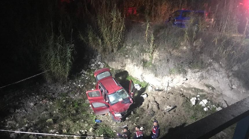 Manisa'da dereye devrilen otomobildeki muhtar &ouml;ld&uuml;