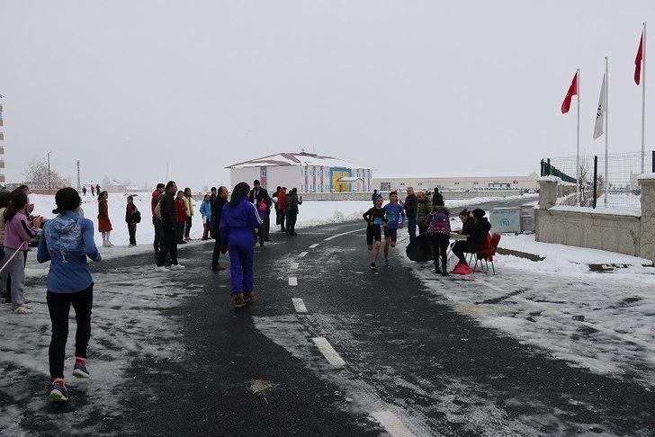 Ağrı’da okul sporları kros yarışmaları yapıldı G4