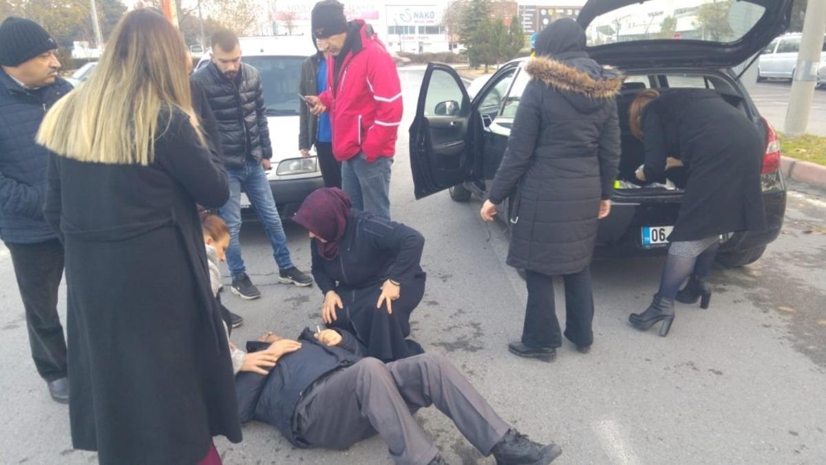 Yoldan ge&ccedil;meye &ccedil;alışan yayaya otomobil &ccedil;arptı