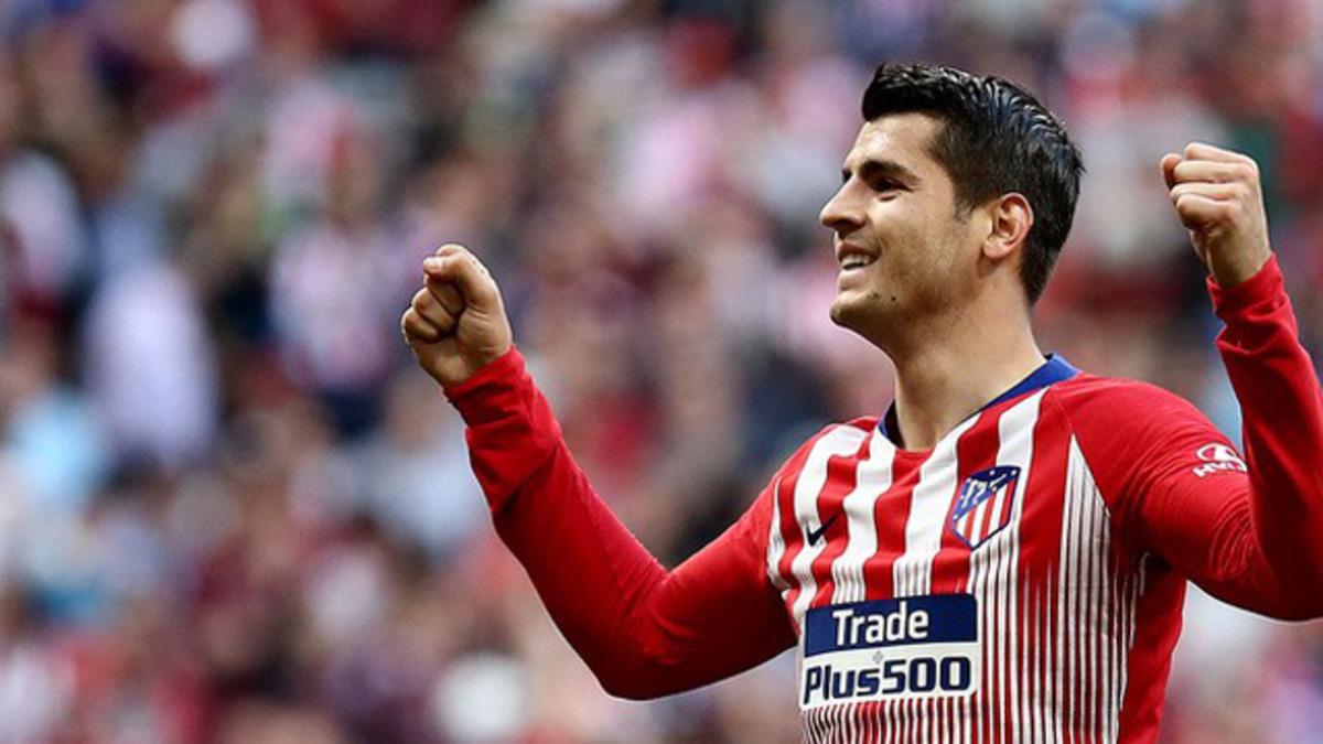 Alvaro Morata eşinin kal&ccedil;asını ısırdı!