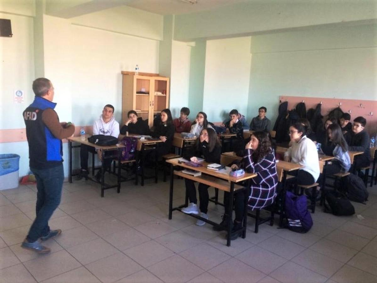 K&uuml;tahya AFAD&rsquo;tan Sosyal Bilimler Lisesi &ouml;ğrencilerine &lsquo;Afete Hazır Okul&rsquo; eğitimi