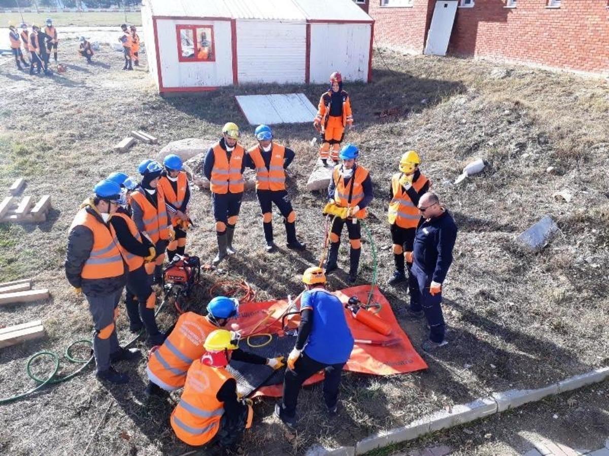 DP&Uuml; AKUK &uuml;yelerine kurtarma ekipmanları tanıtıldı