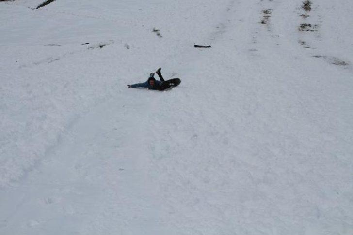 Ayder Yaylası'nda şambrelli kayak keyfi G4