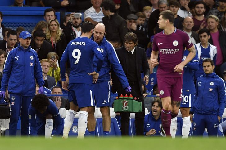 Alvaro Morata eşinin kalçasını ısırdı! G2