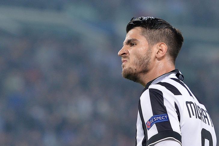 Alvaro Morata eşinin kalçasını ısırdı! G5