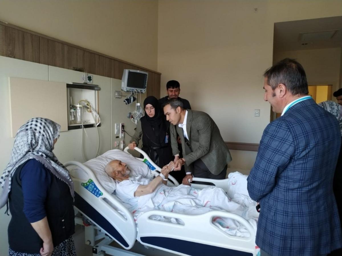 Kaymakam Hasan &Ccedil;i&ccedil;ek: "&Ouml;rnek bir hastanemiz var"