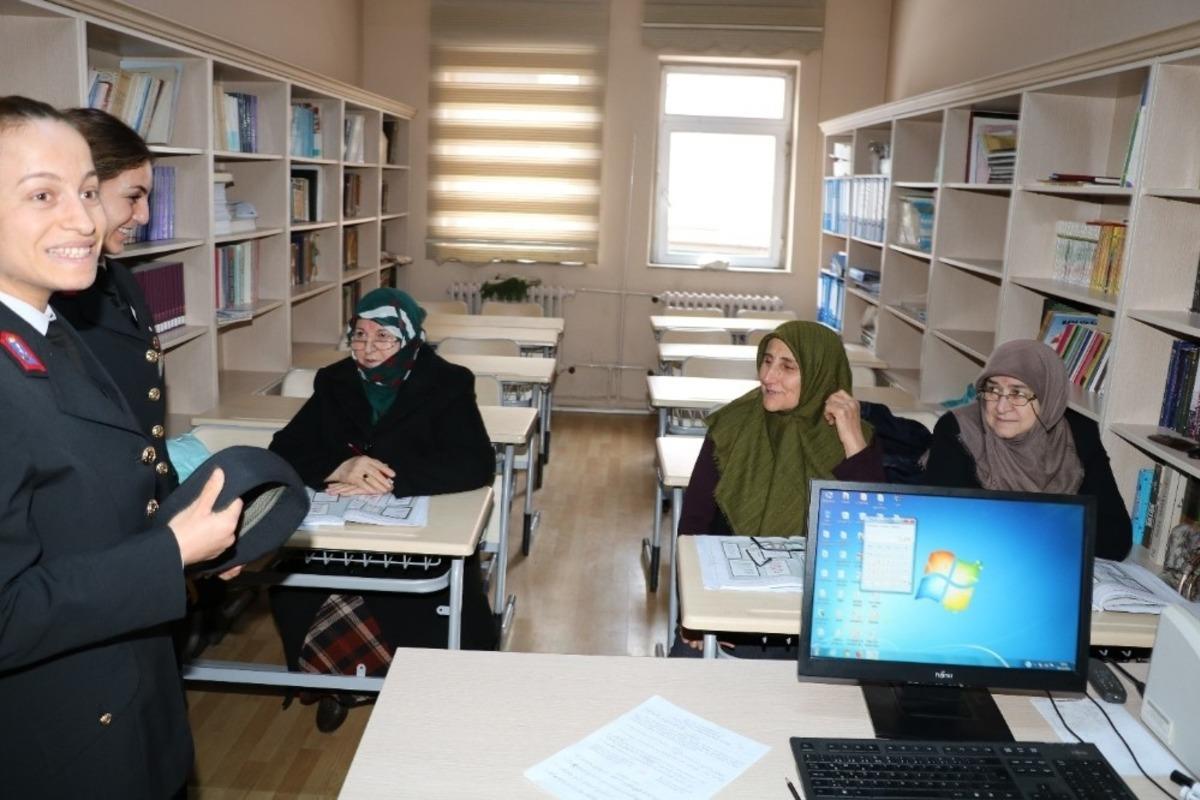 Jandarmadan D&uuml;nya Kadın Hakları G&uuml;n&uuml; etkinliği