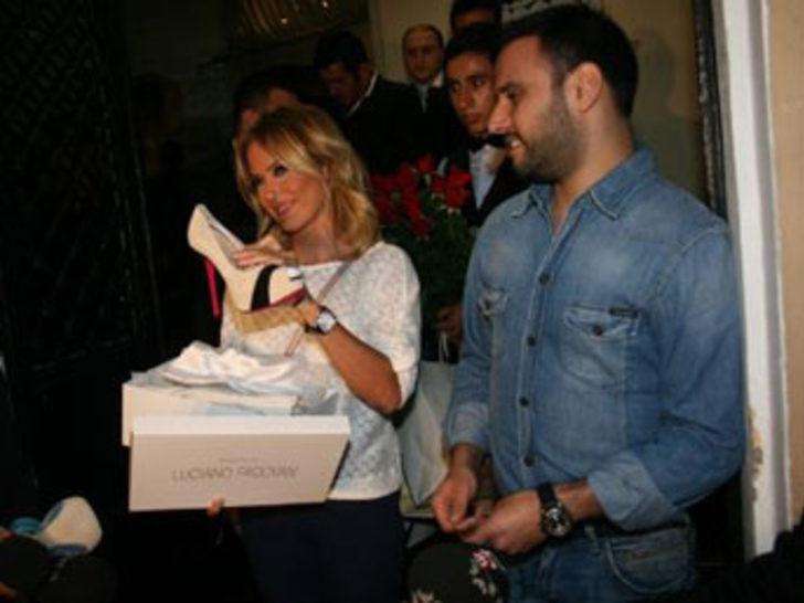 Anneye otomobil Ece'ye ayakkabı G1