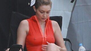 Gigi Hadid'ten yatakta üstsüz poz!