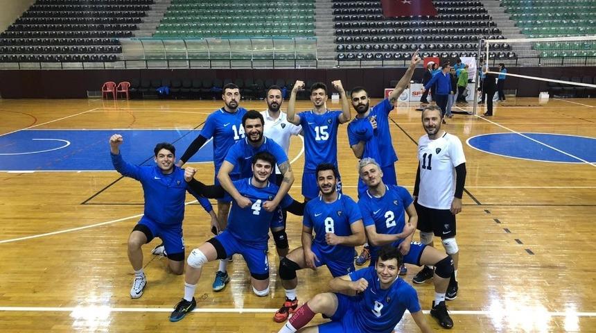 Karacabey Belediyespor Voleybol Takımı galibiyete odaklandı