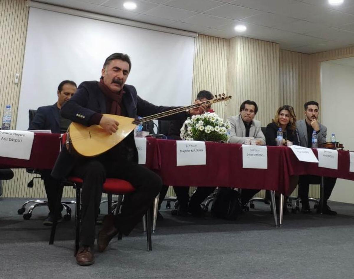 Van&rsquo;da şiir ve m&uuml;zik dinletisi