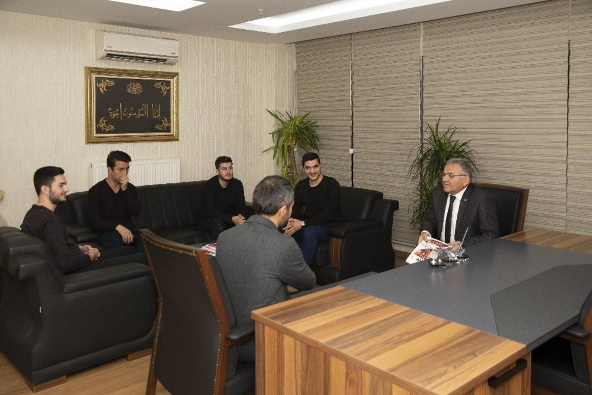 Başkan B&uuml;y&uuml;kkılı&ccedil;&rsquo;tan &ccedil;ifte kutlama