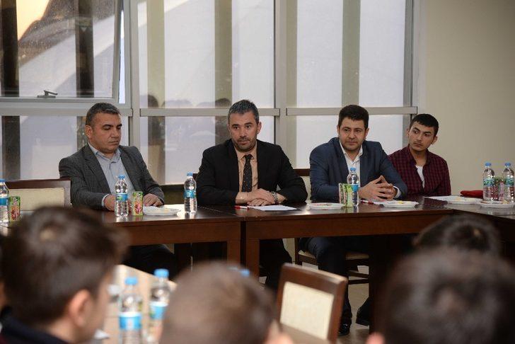 Başkan ,Çetin gençlerin sorun ve taleplerini değerlendirdi G1