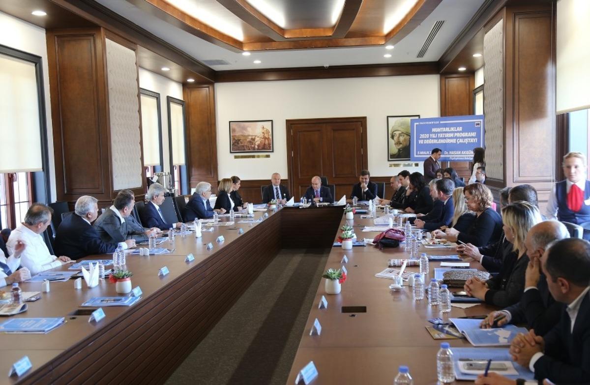 Başkan Akg&uuml;n, mahalle muhtarları ile birlikte 2020 yılını planladı