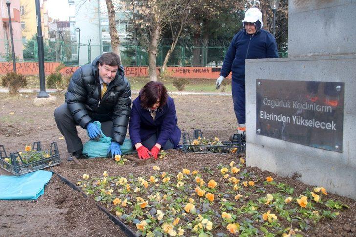 Kadına karşı şiddete çiçekle dikkat çekildi G3