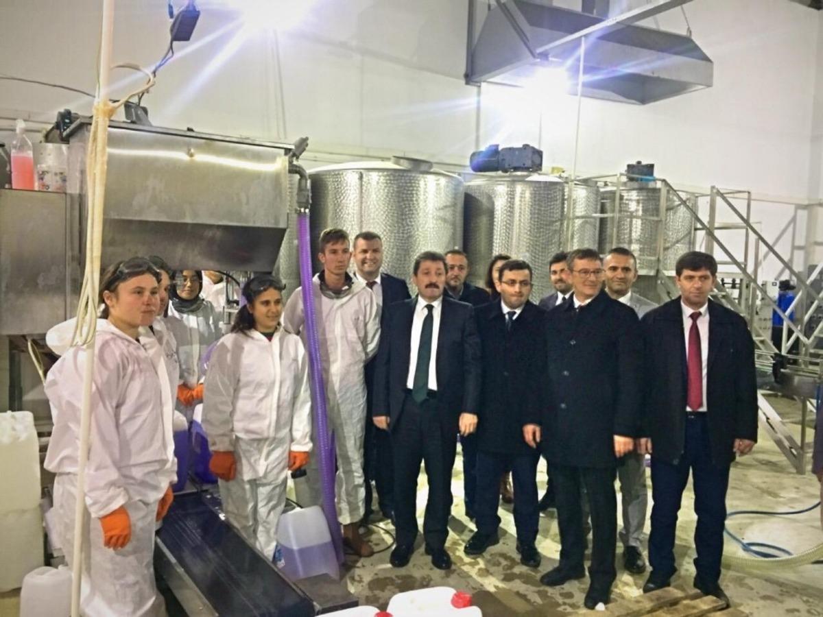 Vali Tavlı, Yenice Mesleki ve Teknik Anadolu Lisesini ziyaret etti