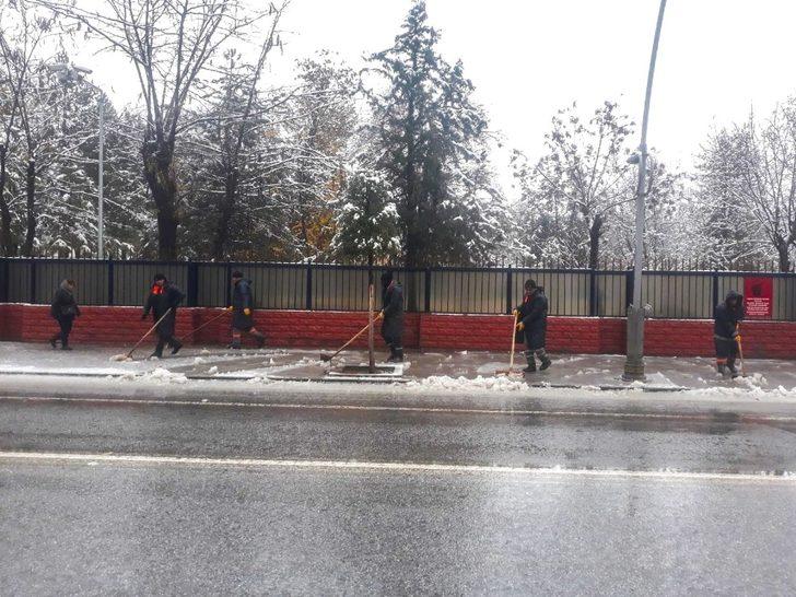 300 kırsal mahalle yolu kardan açıldı G3