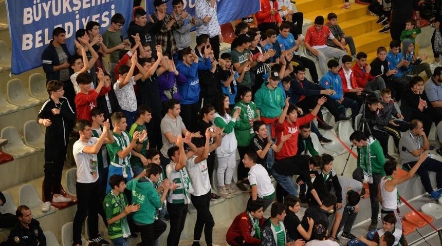 Efeler taraftarına kazandırıyor