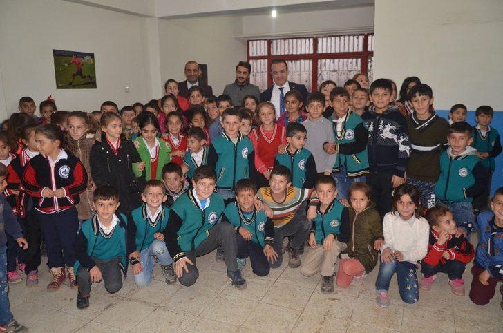 Uludere Belediyesi’nden öğrencilere kışlık bot ve mont yardımı G2