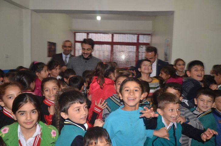 Uludere Belediyesi’nden öğrencilere kışlık bot ve mont yardımı G4