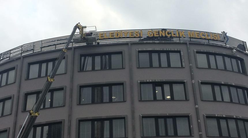 İBB Gençlik Meclisi'nin faaliyetleri resmen durduruldu