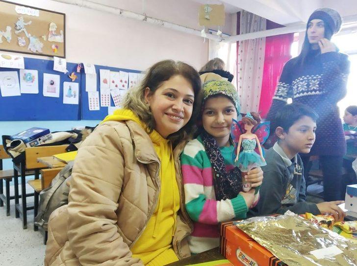 Resimlerini çizdikleri hayallerindeki oyuncaklara kavuştular G1