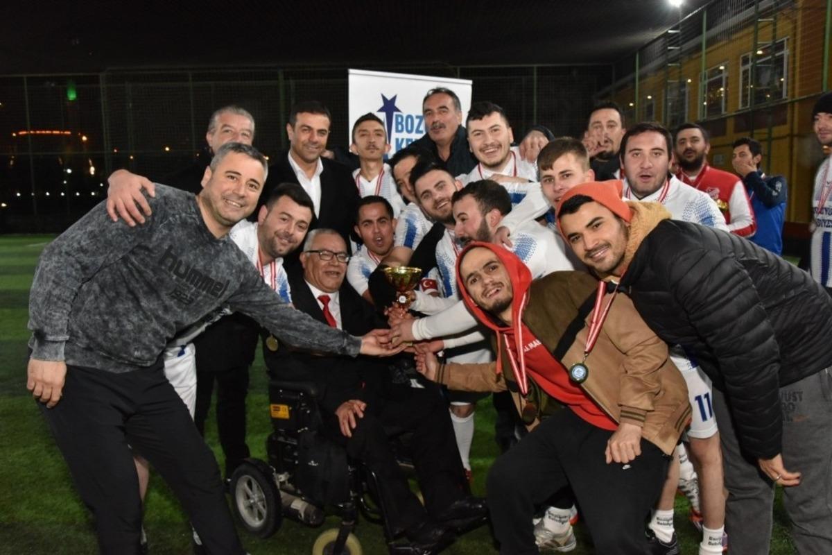 Boz&uuml;y&uuml;k&rsquo;te "Engelsiz Futbol Dostluk Karşılaşması"