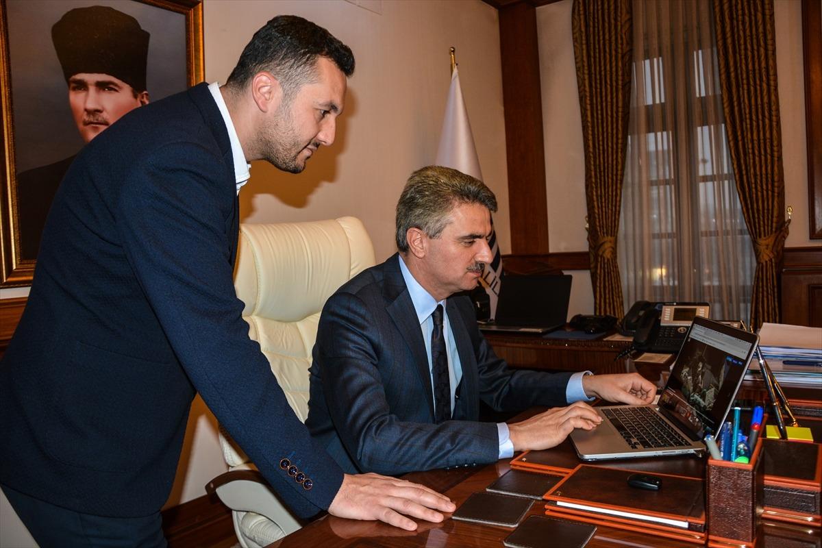 Malatya Valisi Aydın Baruş, AA'nın "Yılın Fotoğrafları" oylamasına katıldı