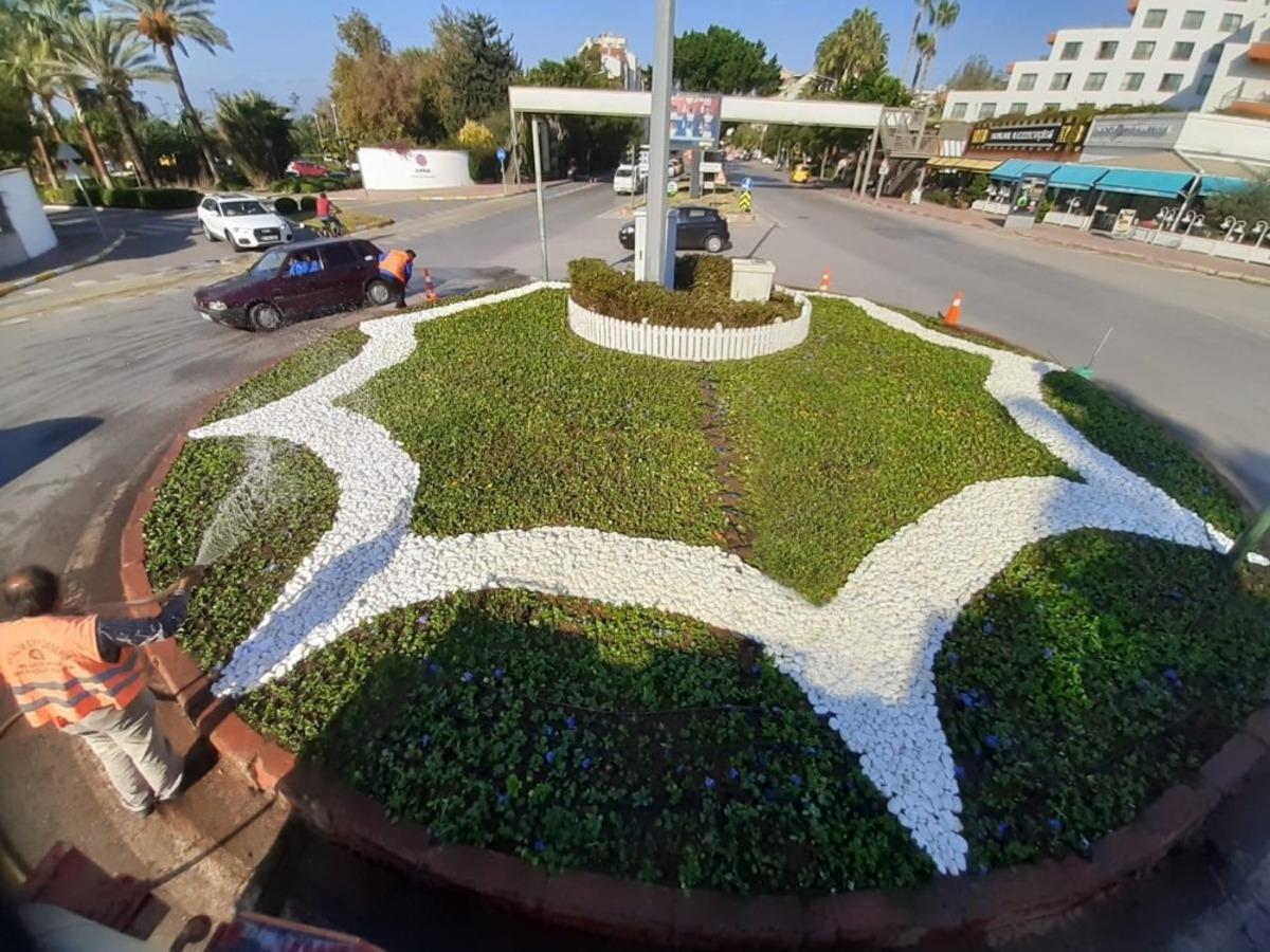 Antalya &ccedil;i&ccedil;ek a&ccedil;ıyor