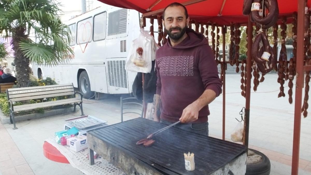 Burhaniye&rsquo;de develerden &ouml;nce sucukları geldi