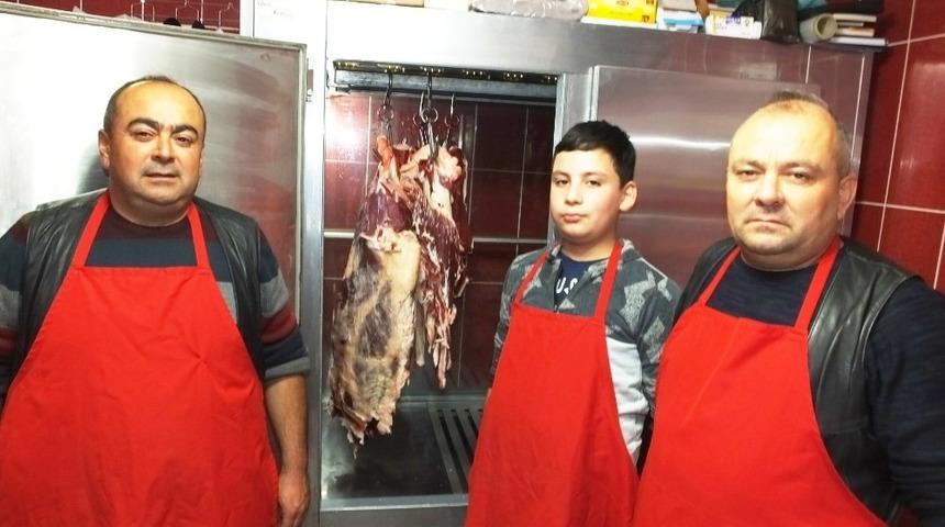 Burhaniye&rsquo;de kardeş kasapların dayanışması takdir topladı